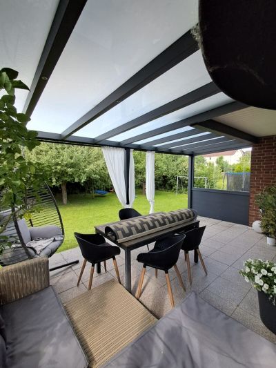 Terrassendach mit Polycarbonat-Dacheindeckung in opal