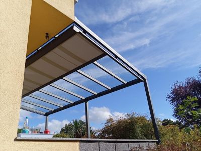 Terrassenüberdachung mit Markise für sonnige Nachmittage