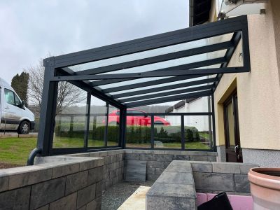 Sommergarten als Übergang zwischen Wohnraum und Garten