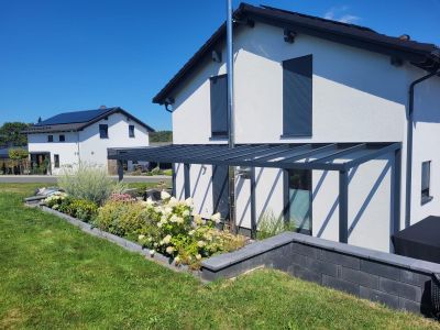 Terrassenüberdachung in grau anthrazit