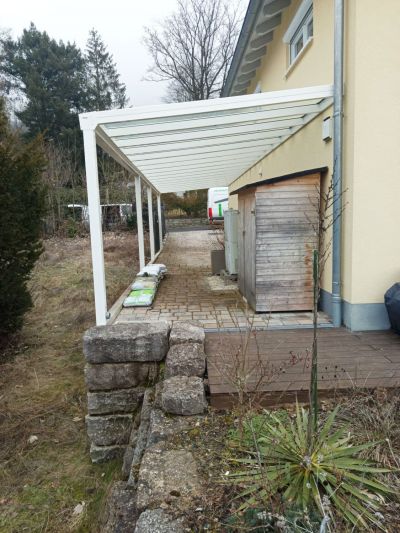 Aluminium-Terrassenüberdachung mit integrierter Entwässerung