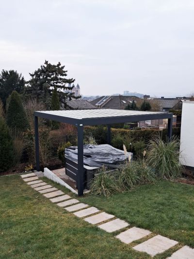 Aluminium-Lamellendach mit klarer, moderner Linienführung