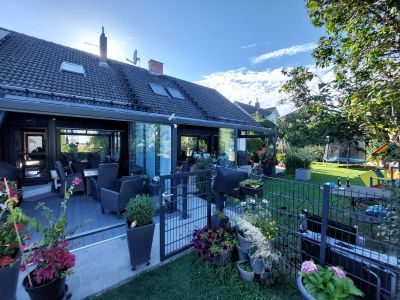 Sommergarten als wetterfester Sitzbereich direkt am Wohnhaus