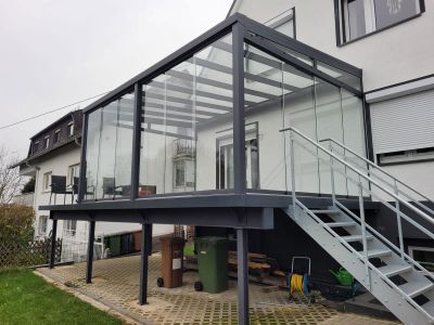 Sommergarten mit Schiebeelementen für flexible Öffnung